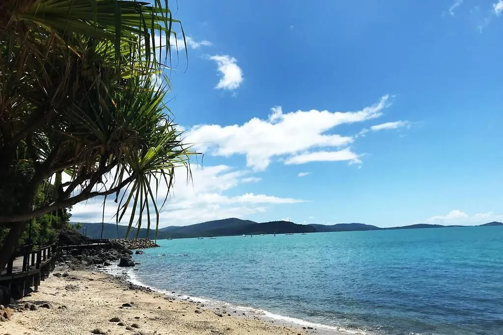 Lily Lamond, 2 - 4 Guests, Outdoor Hammock, 5 Min Walk To The Ocean, In Airlie Beach